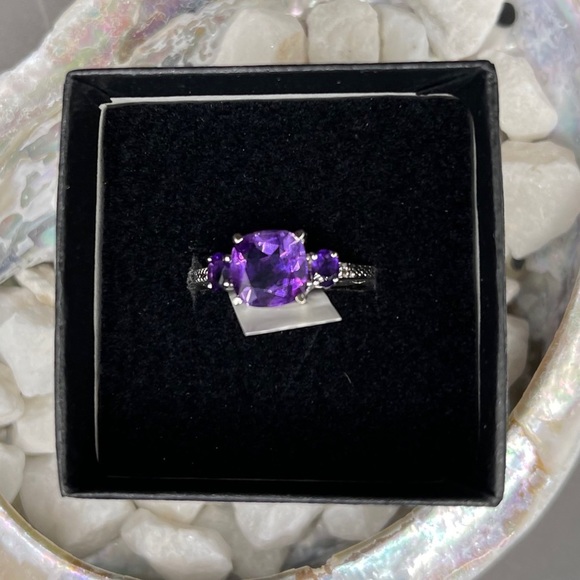 Amethyst 3 Stone 1.80 CTW Designer Ring Set in Sterling Silver: Size 7 NWT - Picture 15 of 17